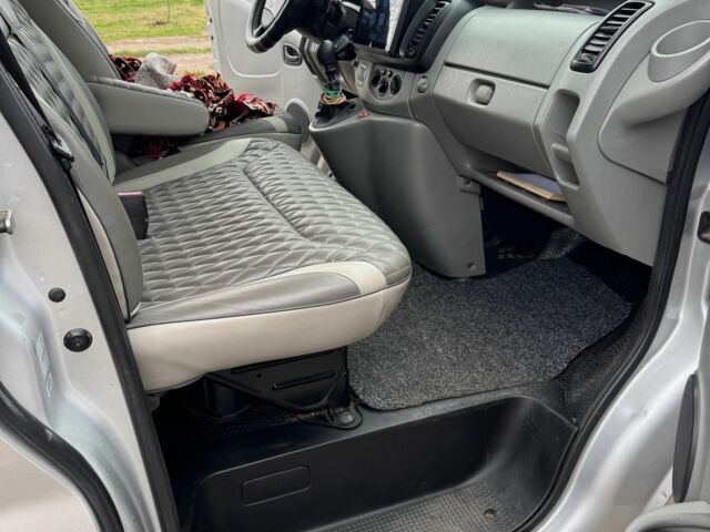 Серый Рено Трафик, объемом двигателя 2.5 л и пробегом 263 тыс. км за 9600 $, фото 6 на Automoto.ua