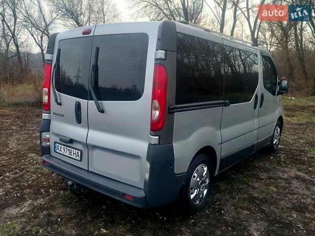 Серый Рено Трафик, объемом двигателя 2 л и пробегом 347 тыс. км за 9500 $, фото 3 на Automoto.ua