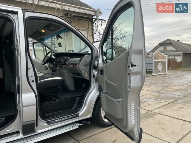 Серый Рено Трафик, объемом двигателя 2.5 л и пробегом 227 тыс. км за 9700 $, фото 53 на Automoto.ua