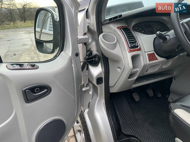 Серый Рено Трафик, объемом двигателя 2.5 л и пробегом 227 тыс. км за 9700 $, фото 39 на Automoto.ua
