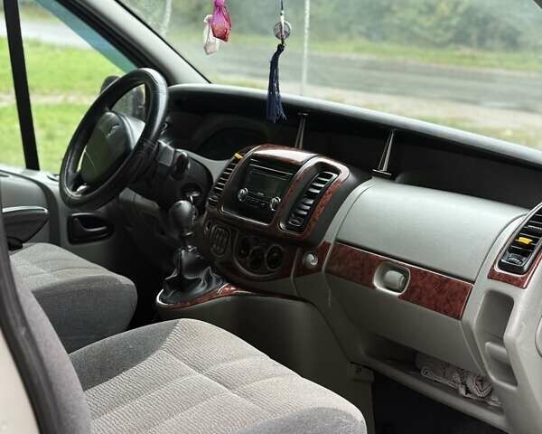 Серый Рено Трафик, объемом двигателя 2 л и пробегом 340 тыс. км за 10000 $, фото 6 на Automoto.ua