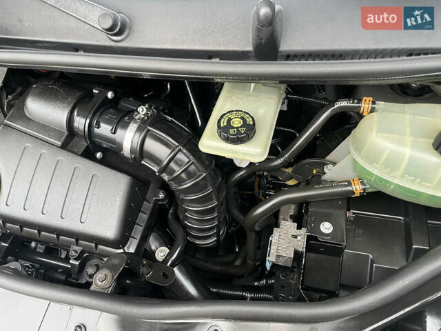 Серый Рено Трафик, объемом двигателя 2.5 л и пробегом 227 тыс. км за 9700 $, фото 56 на Automoto.ua