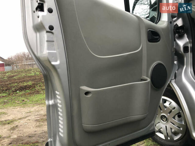 Сірий Рено Трафік, об'ємом двигуна 2 л та пробігом 271 тис. км за 8900 $, фото 14 на Automoto.ua