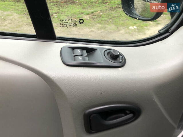 Сірий Рено Трафік, об'ємом двигуна 2 л та пробігом 271 тис. км за 8900 $, фото 13 на Automoto.ua