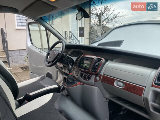 Серый Рено Трафик, объемом двигателя 2.5 л и пробегом 227 тыс. км за 9700 $, фото 47 на Automoto.ua