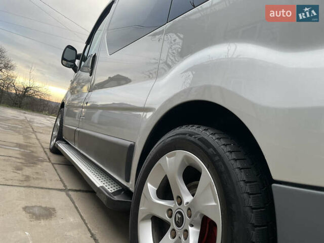 Серый Рено Трафик, объемом двигателя 2.5 л и пробегом 227 тыс. км за 9700 $, фото 4 на Automoto.ua