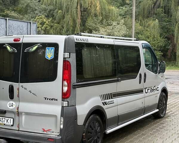 Серый Рено Трафик, объемом двигателя 2 л и пробегом 340 тыс. км за 10000 $, фото 3 на Automoto.ua