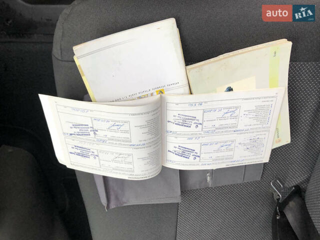 Сірий Рено Трафік, об'ємом двигуна 2 л та пробігом 271 тис. км за 8900 $, фото 22 на Automoto.ua