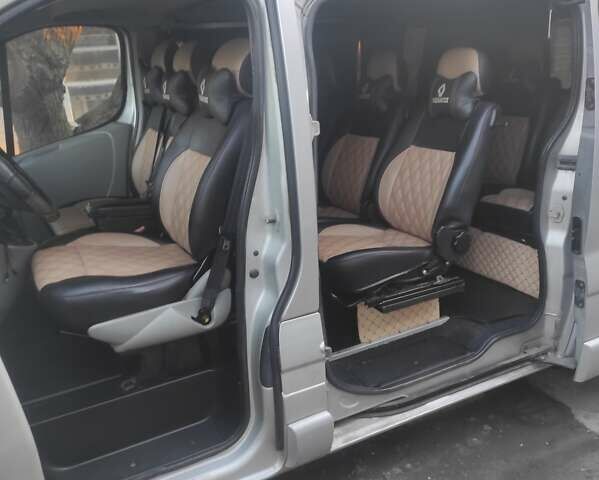 Серый Рено Трафик, объемом двигателя 2 л и пробегом 340 тыс. км за 11500 $, фото 3 на Automoto.ua