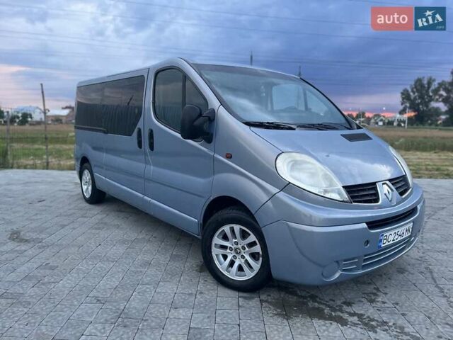 Серый Рено Трафик, объемом двигателя 2 л и пробегом 400 тыс. км за 9400 $, фото 2 на Automoto.ua