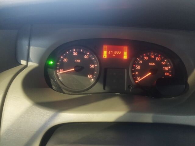 Серый Рено Трафик, объемом двигателя 2.5 л и пробегом 272 тыс. км за 3900 $, фото 4 на Automoto.ua