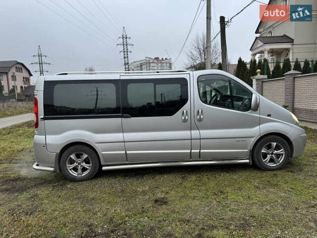 Серый Рено Трафик, объемом двигателя 2.46 л и пробегом 300 тыс. км за 8800 $, фото 3 на Automoto.ua