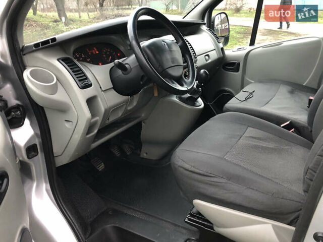 Сірий Рено Трафік, об'ємом двигуна 2 л та пробігом 271 тис. км за 8900 $, фото 12 на Automoto.ua