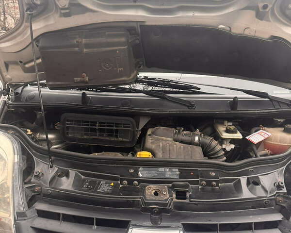 Сірий Рено Трафік, об'ємом двигуна 2 л та пробігом 205 тис. км за 10200 $, фото 21 на Automoto.ua