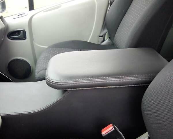 Серый Рено Трафик, объемом двигателя 2 л и пробегом 346 тыс. км за 8200 $, фото 16 на Automoto.ua