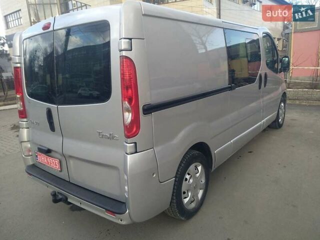 Серый Рено Трафик, объемом двигателя 2 л и пробегом 228 тыс. км за 10700 $, фото 2 на Automoto.ua