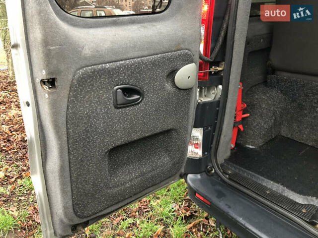 Сірий Рено Трафік, об'ємом двигуна 2 л та пробігом 271 тис. км за 8900 $, фото 30 на Automoto.ua