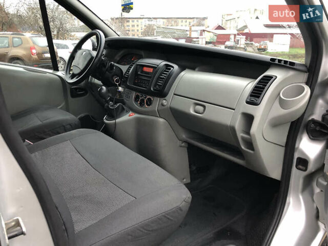 Сірий Рено Трафік, об'ємом двигуна 2 л та пробігом 271 тис. км за 8900 $, фото 20 на Automoto.ua
