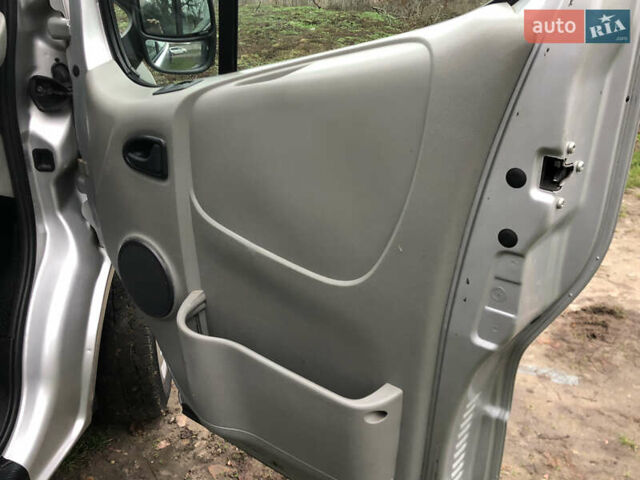 Сірий Рено Трафік, об'ємом двигуна 2 л та пробігом 271 тис. км за 8900 $, фото 19 на Automoto.ua