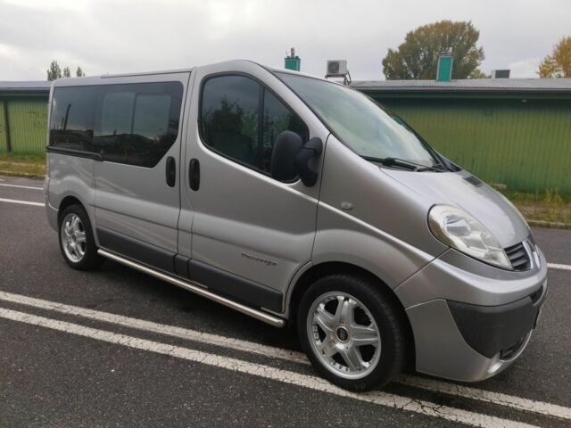 Серый Рено Трафик, объемом двигателя 2.5 л и пробегом 272 тыс. км за 3900 $, фото 2 на Automoto.ua