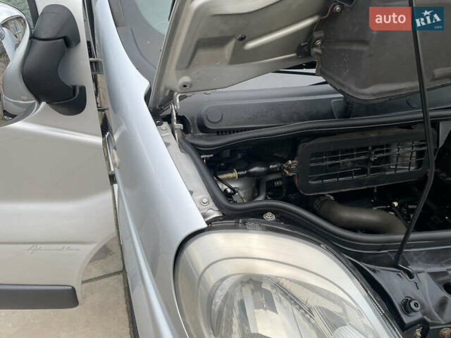 Серый Рено Трафик, объемом двигателя 2.5 л и пробегом 227 тыс. км за 9700 $, фото 54 на Automoto.ua