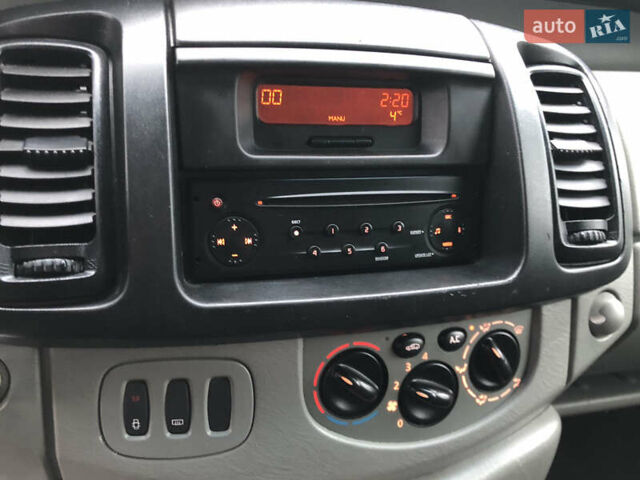 Сірий Рено Трафік, об'ємом двигуна 2 л та пробігом 271 тис. км за 8900 $, фото 18 на Automoto.ua