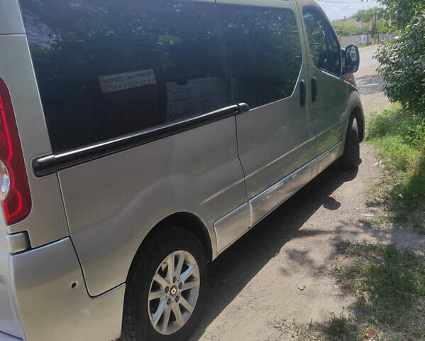 Серый Рено Трафик, объемом двигателя 2 л и пробегом 340 тыс. км за 11500 $, фото 2 на Automoto.ua