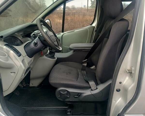 Серый Рено Трафик, объемом двигателя 2 л и пробегом 347 тыс. км за 9500 $, фото 8 на Automoto.ua