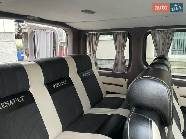 Серый Рено Трафик, объемом двигателя 2.5 л и пробегом 227 тыс. км за 9700 $, фото 44 на Automoto.ua