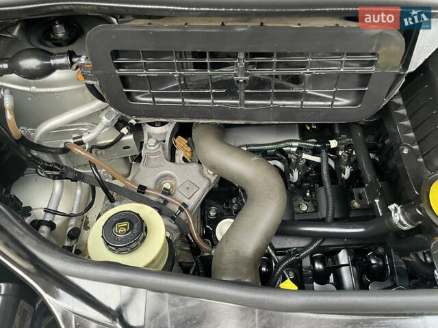 Серый Рено Трафик, объемом двигателя 2.5 л и пробегом 227 тыс. км за 9700 $, фото 55 на Automoto.ua