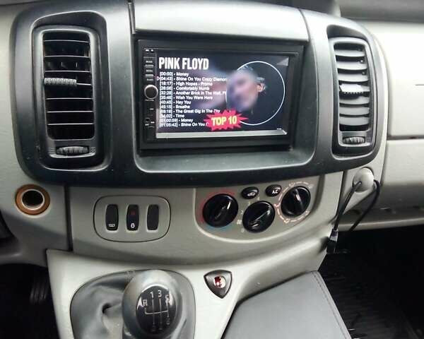 Серый Рено Трафик, объемом двигателя 2 л и пробегом 346 тыс. км за 8200 $, фото 9 на Automoto.ua