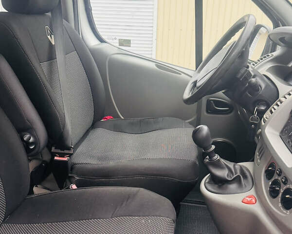 Сірий Рено Трафік, об'ємом двигуна 2 л та пробігом 205 тис. км за 10200 $, фото 17 на Automoto.ua