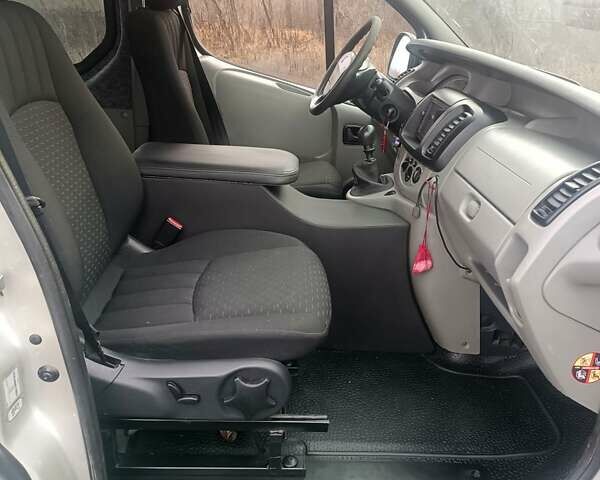 Серый Рено Трафик, объемом двигателя 2 л и пробегом 347 тыс. км за 9500 $, фото 9 на Automoto.ua