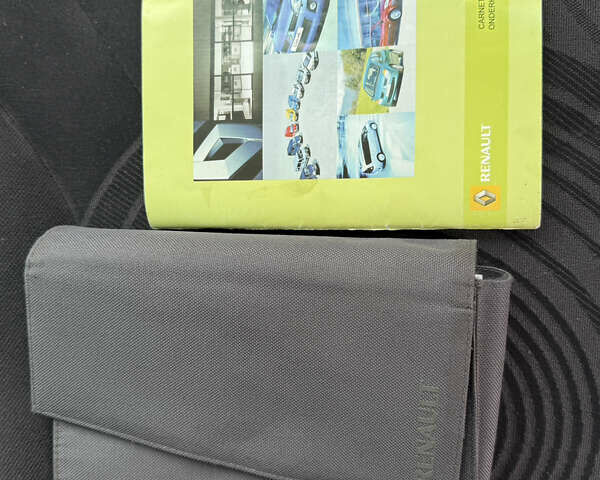 Серый Рено Трафик, объемом двигателя 2.5 л и пробегом 299 тыс. км за 12900 $, фото 26 на Automoto.ua