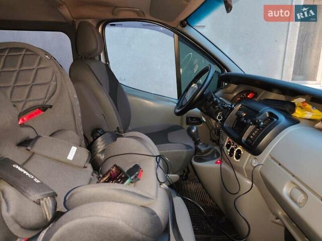 Сірий Рено Трафік, об'ємом двигуна 2 л та пробігом 367 тис. км за 8999 $, фото 9 на Automoto.ua