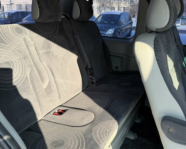 Серый Рено Трафик, объемом двигателя 2.5 л и пробегом 299 тыс. км за 12799 $, фото 15 на Automoto.ua