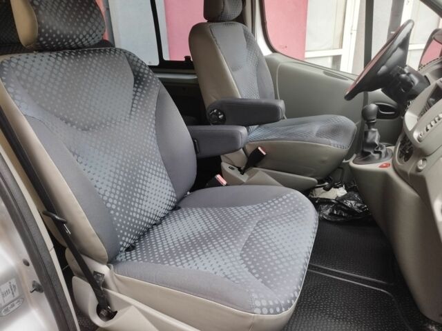 Серый Рено Трафик, объемом двигателя 2.5 л и пробегом 272 тыс. км за 3900 $, фото 5 на Automoto.ua