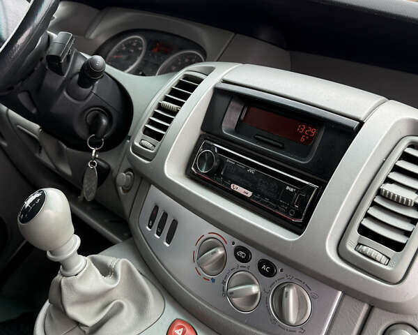 Серый Рено Трафик, объемом двигателя 2.5 л и пробегом 299 тыс. км за 12900 $, фото 22 на Automoto.ua