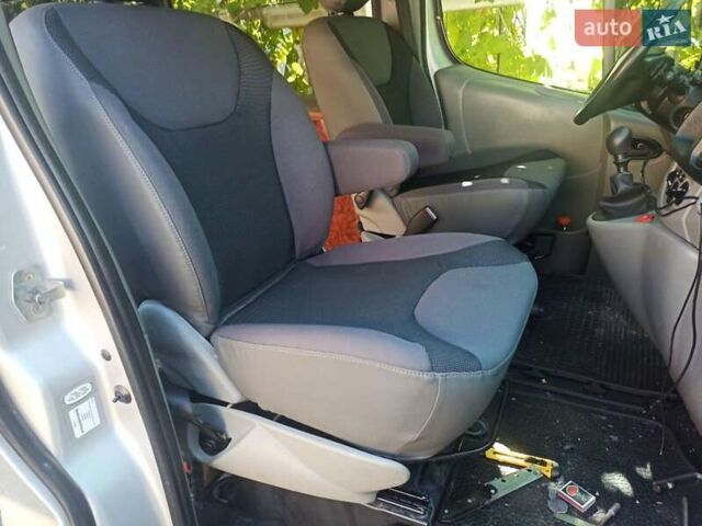 Сірий Рено Трафік, об'ємом двигуна 2 л та пробігом 367 тис. км за 8999 $, фото 12 на Automoto.ua