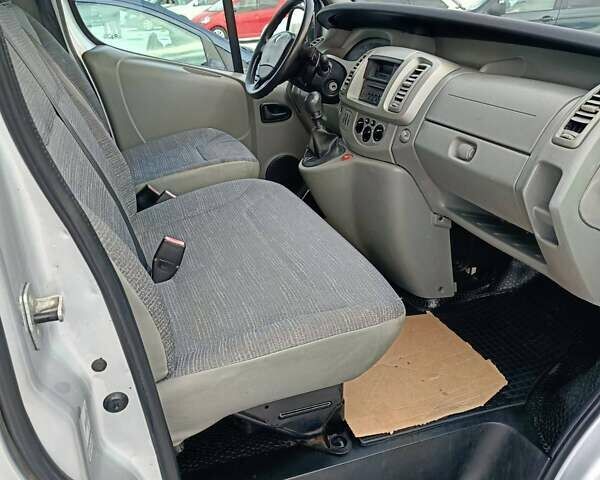 Серый Рено Трафик, объемом двигателя 2 л и пробегом 233 тыс. км за 11800 $, фото 10 на Automoto.ua