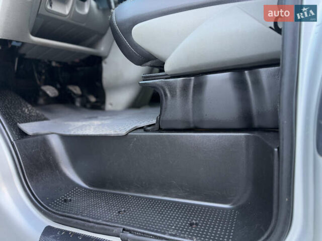 Сірий Рено Трафік, об'ємом двигуна 2 л та пробігом 250 тис. км за 7300 $, фото 46 на Automoto.ua