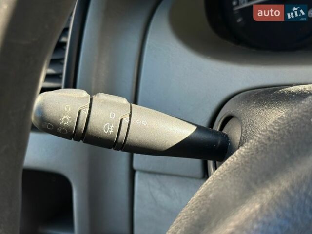 Серый Рено Трафик, объемом двигателя 2.5 л и пробегом 218 тыс. км за 10999 $, фото 34 на Automoto.ua