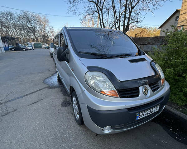 Серый Рено Трафик, объемом двигателя 2 л и пробегом 285 тыс. км за 7799 $, фото 6 на Automoto.ua