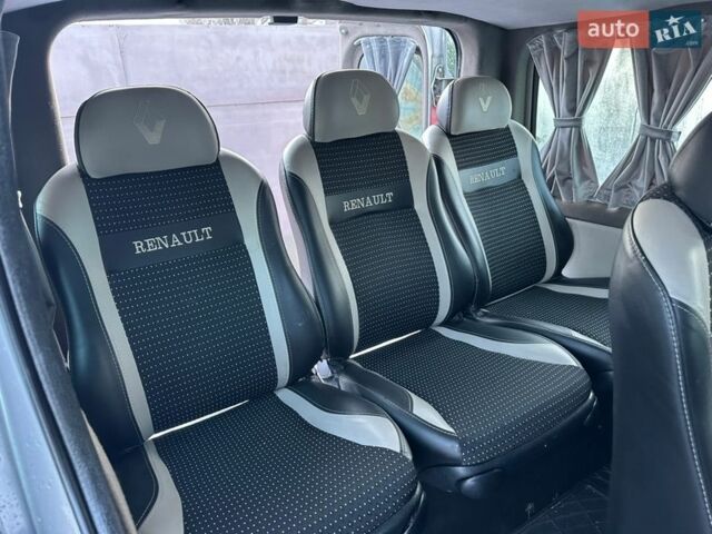 Серый Рено Трафик, объемом двигателя 2 л и пробегом 189 тыс. км за 9777 $, фото 23 на Automoto.ua