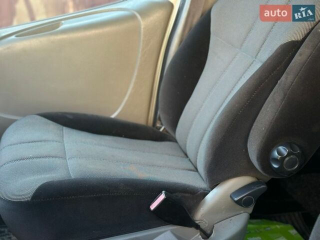 Серый Рено Трафик, объемом двигателя 2.5 л и пробегом 218 тыс. км за 10999 $, фото 43 на Automoto.ua