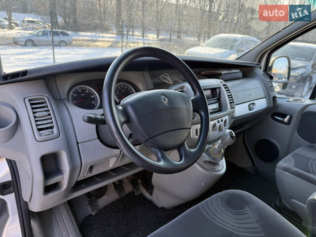 Серый Рено Трафик, объемом двигателя 2.5 л и пробегом 299 тыс. км за 12799 $, фото 6 на Automoto.ua