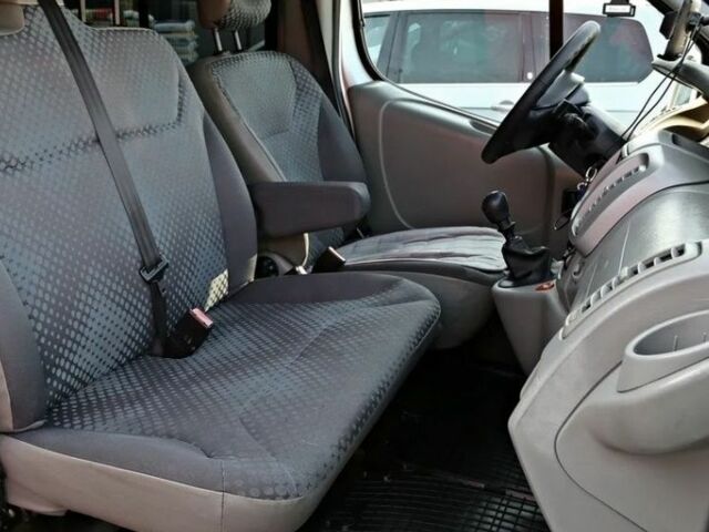 Сірий Рено Трафік, об'ємом двигуна 1.9 л та пробігом 221 тис. км за 6000 $, фото 14 на Automoto.ua