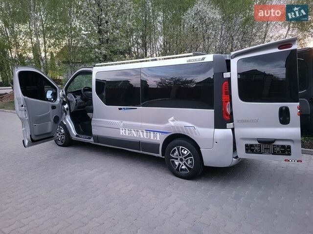 Серый Рено Трафик, объемом двигателя 2.5 л и пробегом 267 тыс. км за 9700 $, фото 40 на Automoto.ua