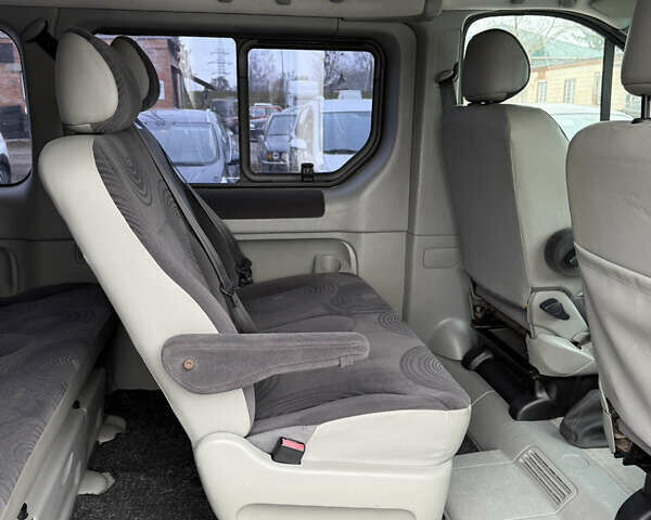 Серый Рено Трафик, объемом двигателя 2.5 л и пробегом 299 тыс. км за 12900 $, фото 17 на Automoto.ua