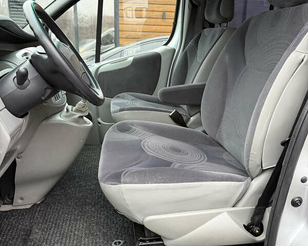 Сірий Рено Трафік, об'ємом двигуна 2.5 л та пробігом 299 тис. км за 12799 $, фото 10 на Automoto.ua